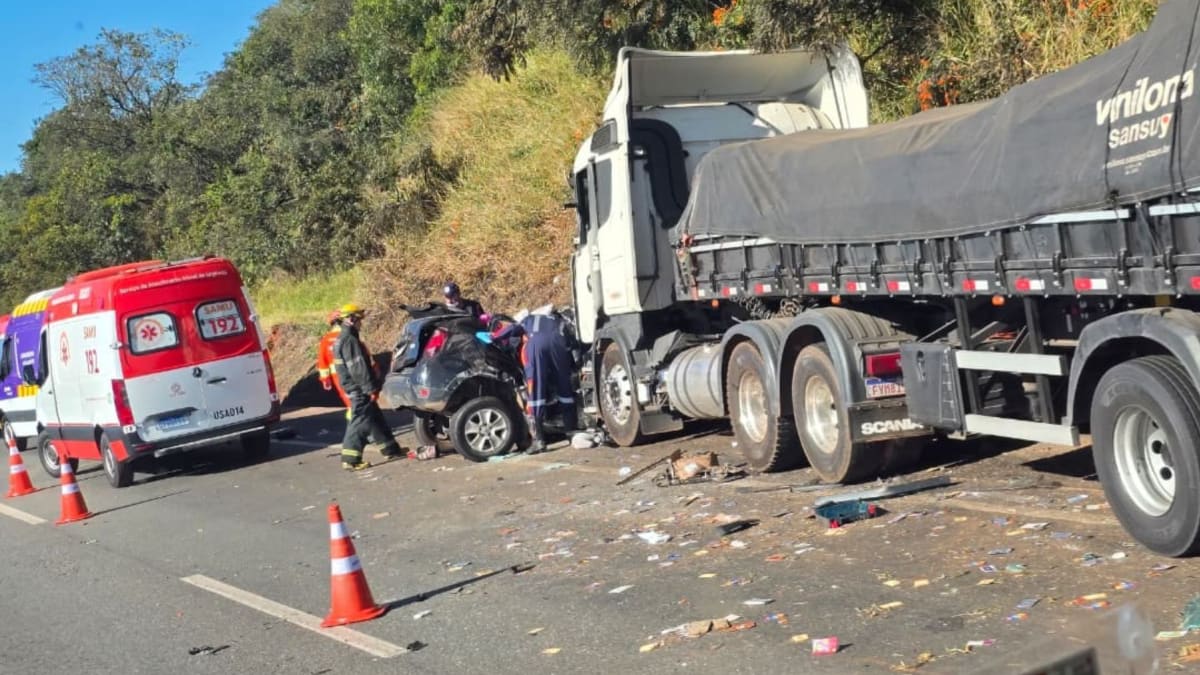 Acidente na Rodovia Fernão Dias em Santo Antônio do Amparo deixa duas mortes e um ferido