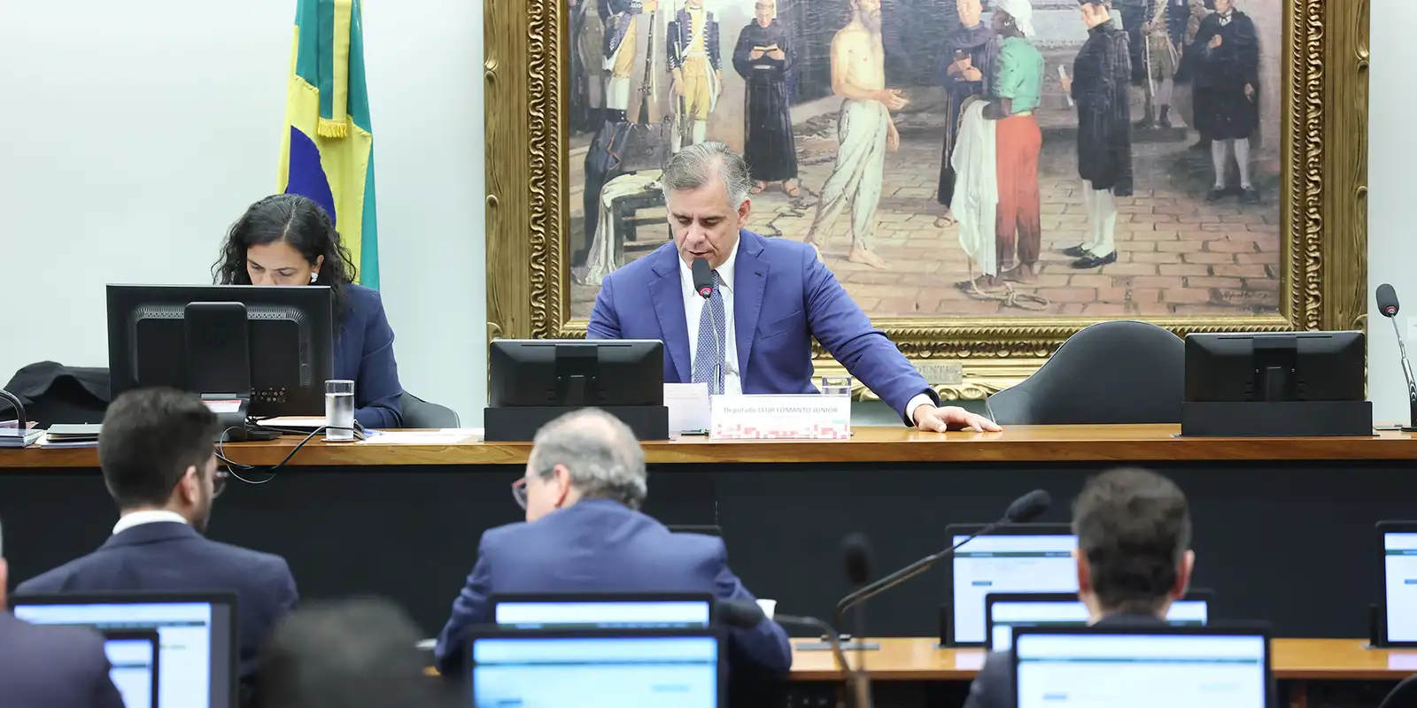 CCJ aprova fim da aposentadoria compulsória para juízes como punição