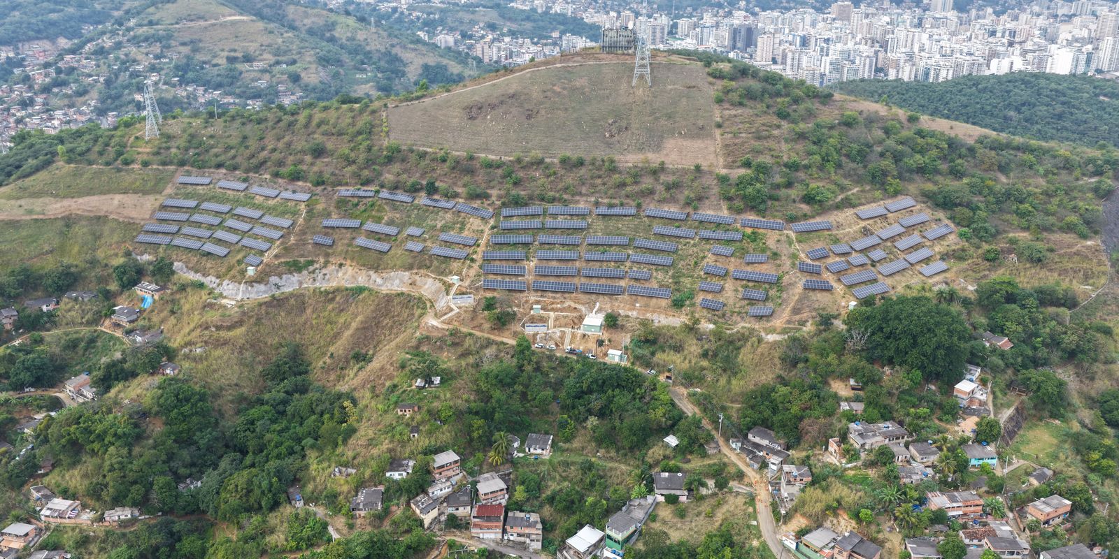 Usina solar em Niterói gera economia e infraestrutura para comunidade