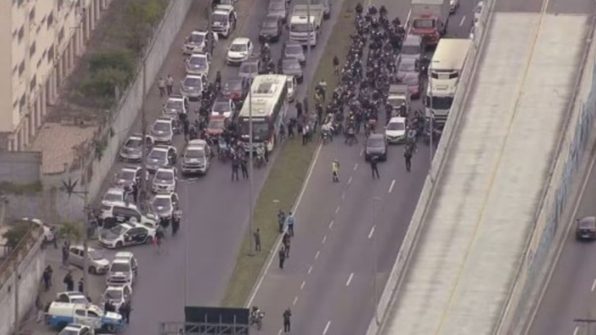 Traficantes atacam policiais civis na Avenida Brasil e deixam dois agentes baleados