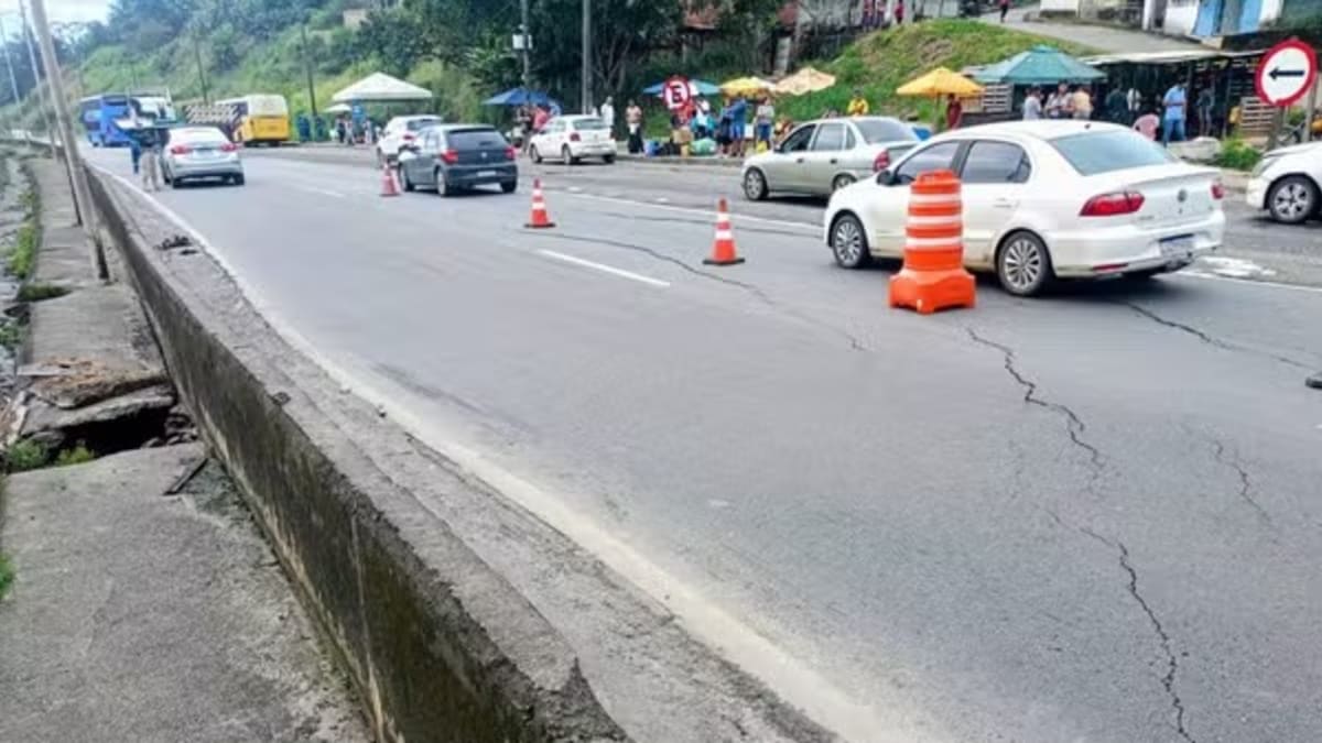 Interdição na BR-324 em Simões Filho causa congestionamentos desde terça-feira