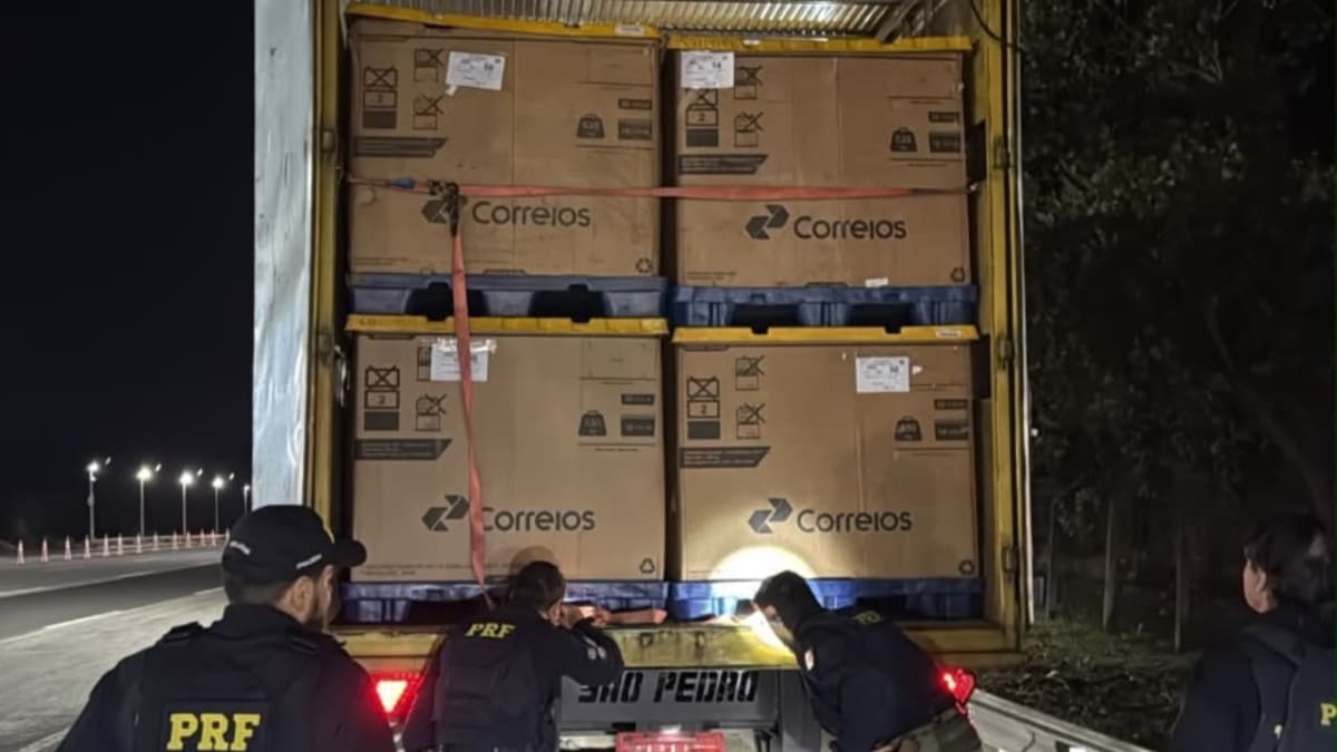 Homem é encontrado escondido em caixa de caminhão dos Correios em Goiás