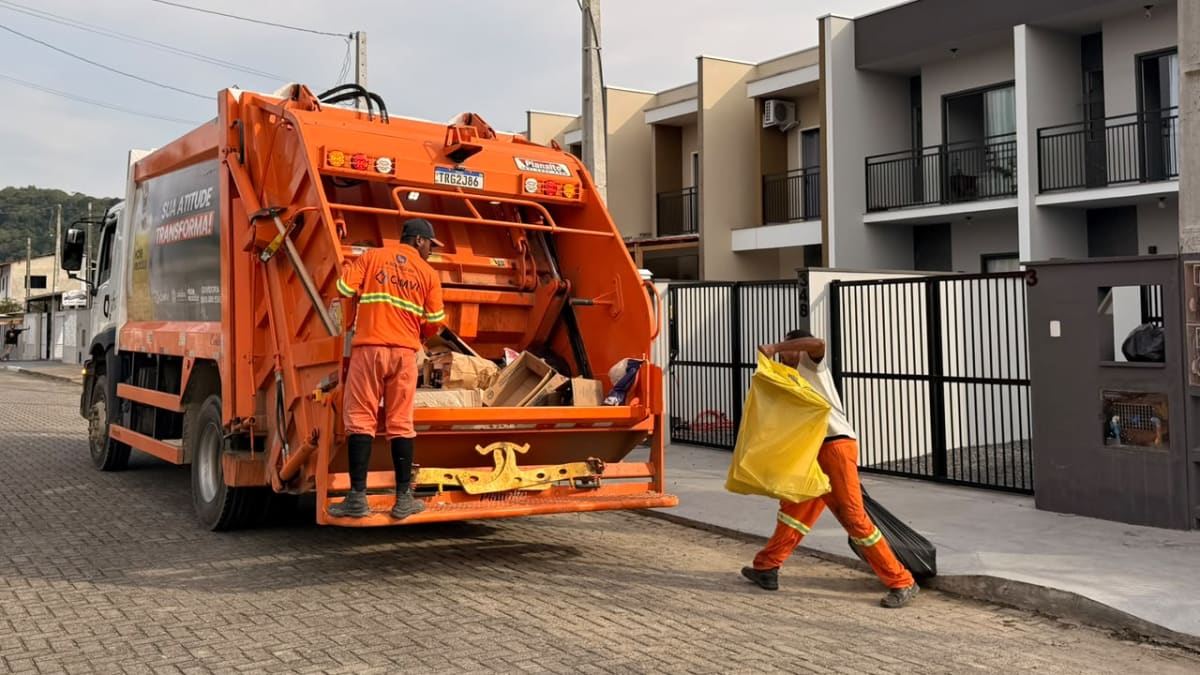 Guaramirim inicia segunda distribuição de embalagens amarelas para reciclagem