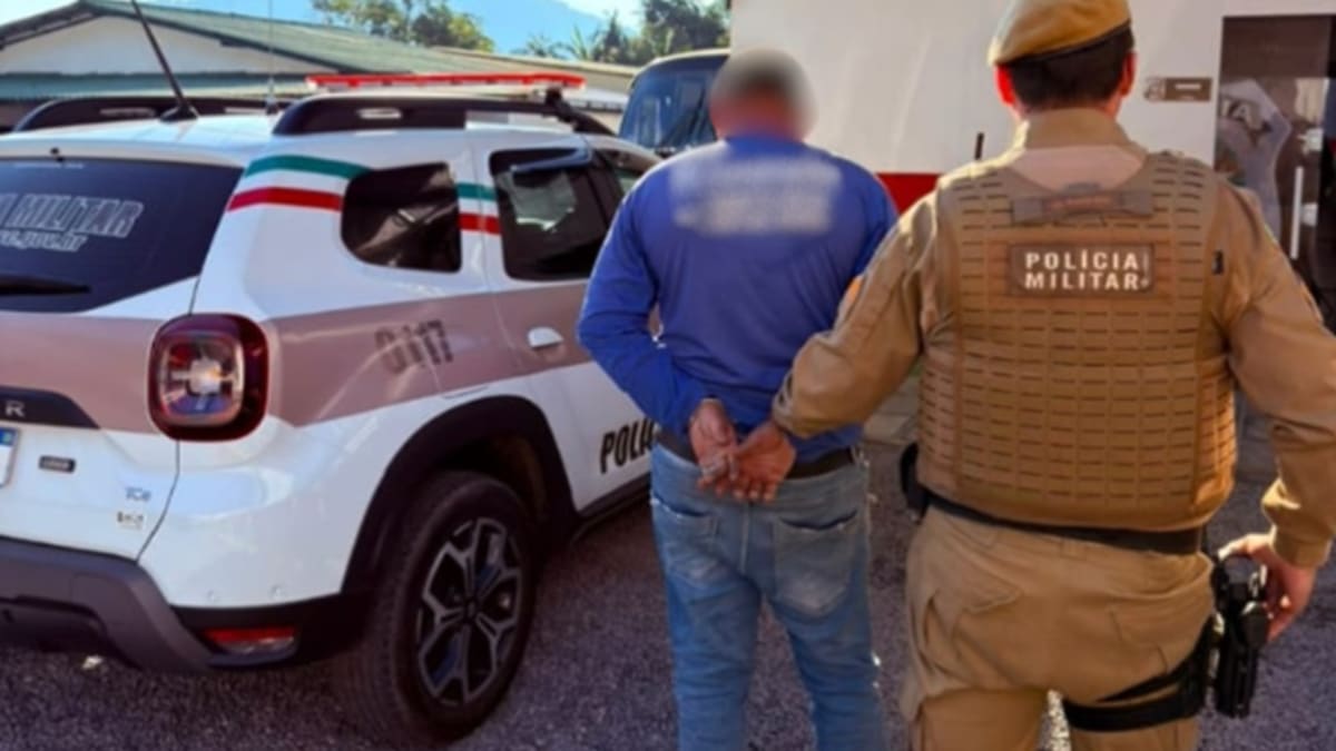 Homem condenado por homicídio é preso em Schroeder, SC