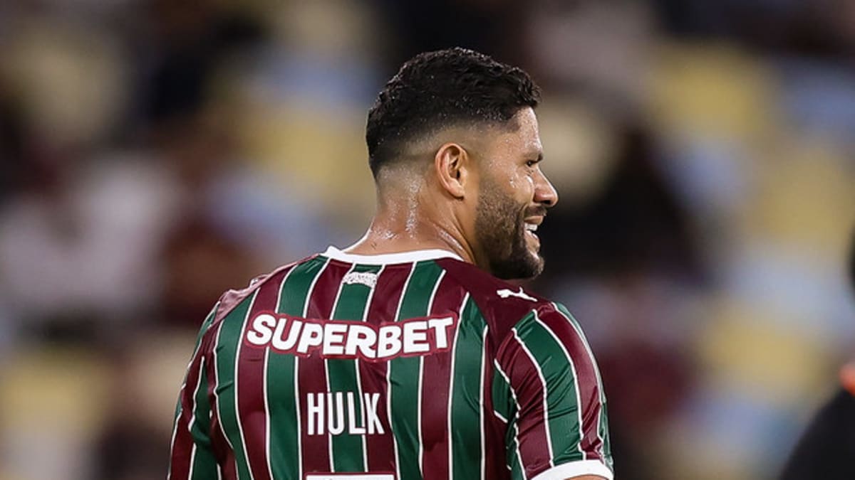 Hulk estreia pelo Fluminense em amistoso e revela preferência de posição