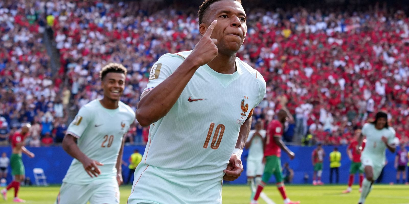 França vence Marrocos e avança às semifinais do Mundial