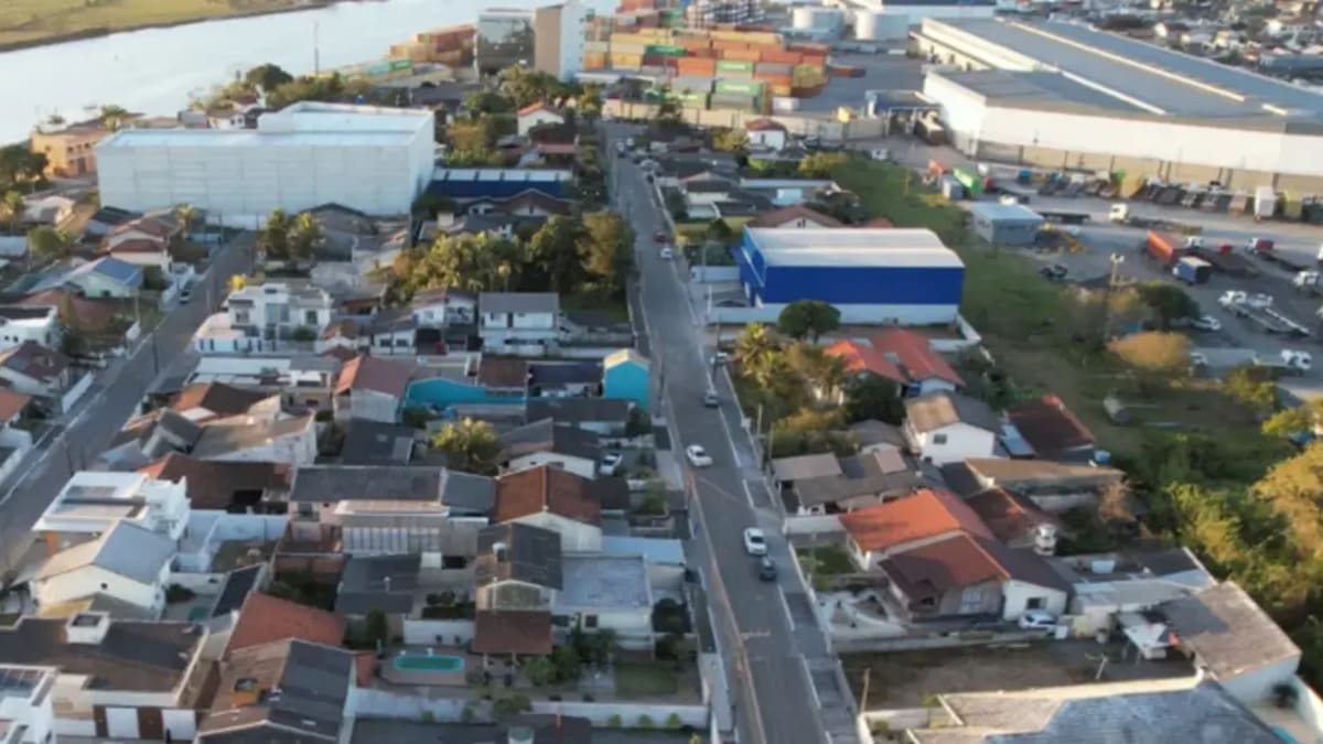 Itajaí finaliza revitalização da Praça Pedro de Lima com novo complexo esportivo no Cidade Nova