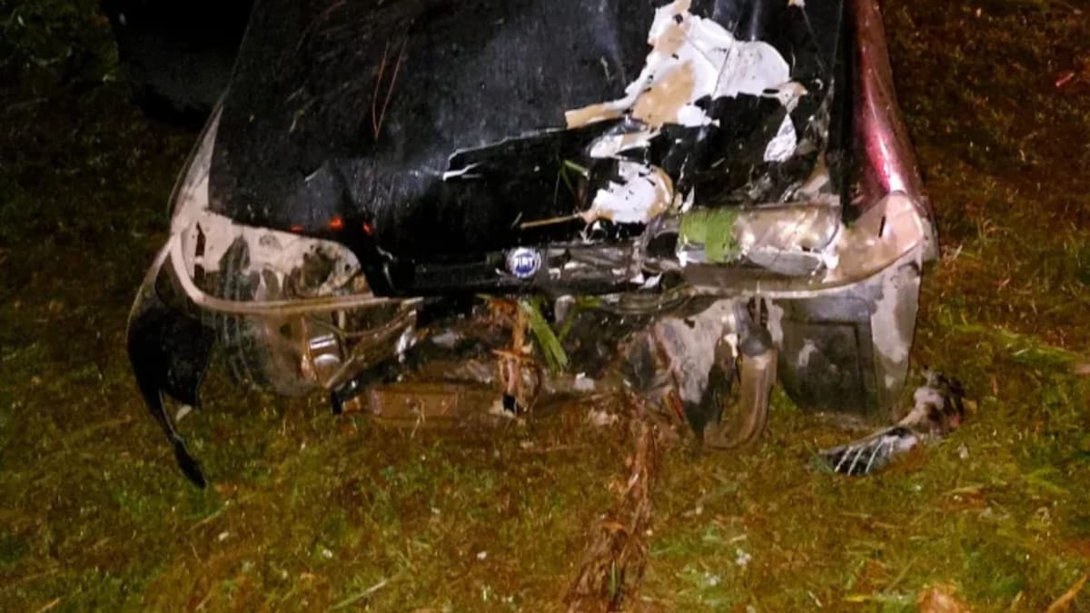 Motorista fica ferido em colisão entre carreta e carro na BR-470 em Rodeio