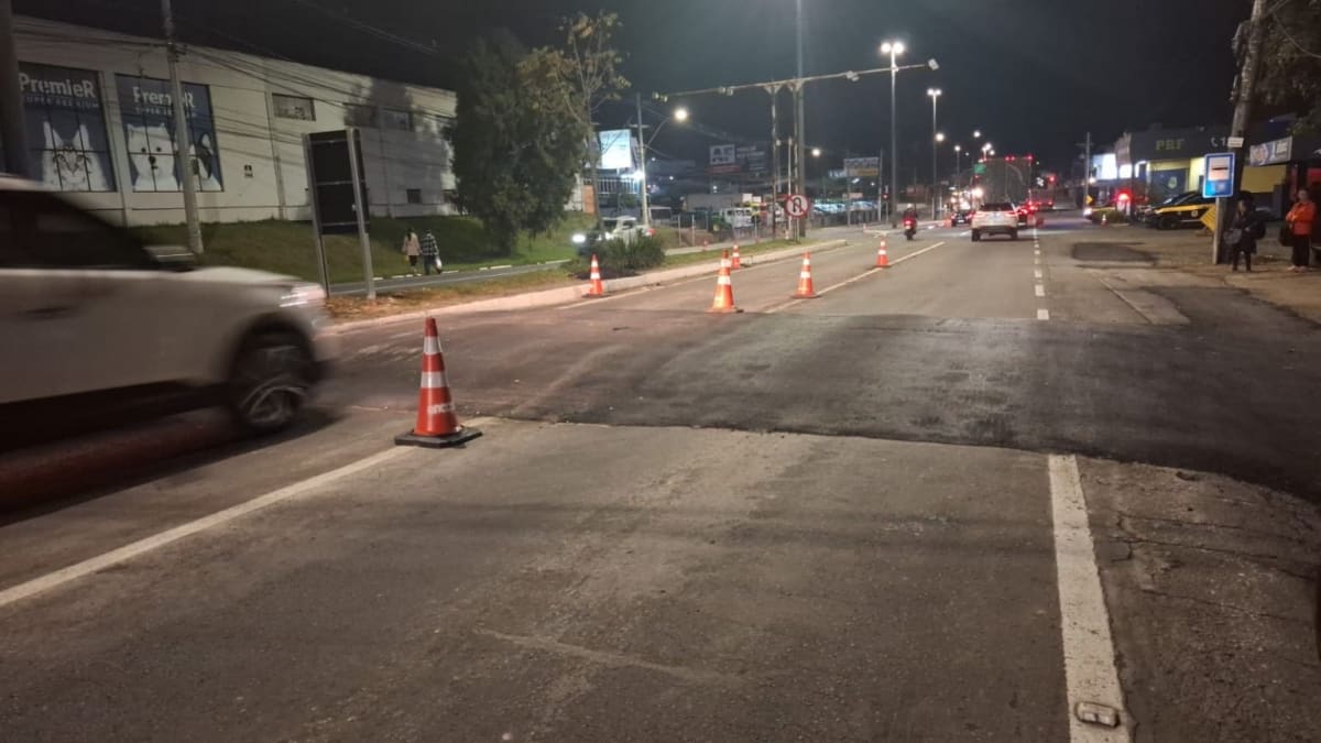 Pintura de nova sinalização reforça segurança em faixa de pedestres em trecho federal