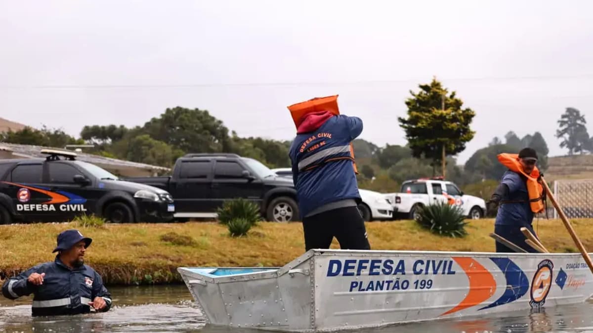 Defesa Civil realiza treinamento prático de resgate em inundações em Lages