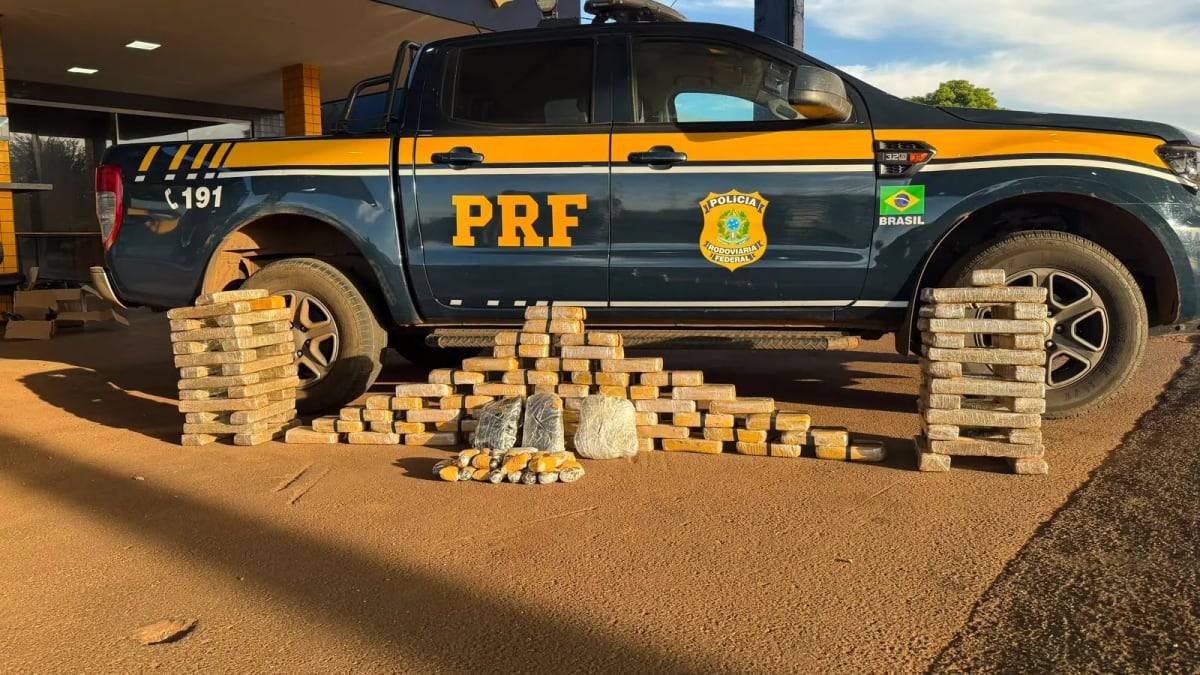Dois são presos com mais de 100 quilos de drogas em veículo na rodovia no sudoeste goiano