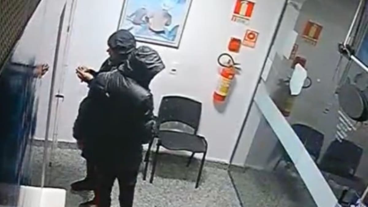 Polícia cumpre ordem judicial contra suspeito de roubo a casa de câmbio em Garibaldi