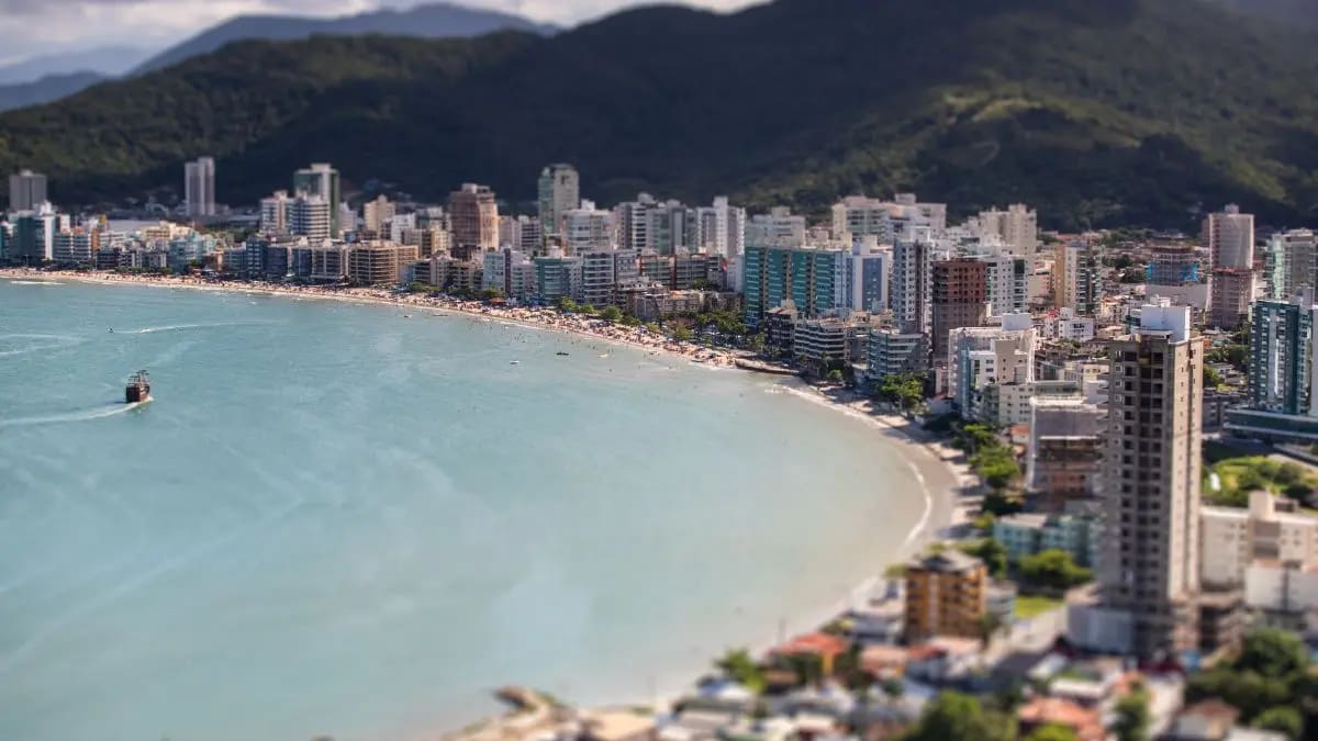 Santa Catarina enfrenta frio intenso com mínimas próximas de zero e risco de geada