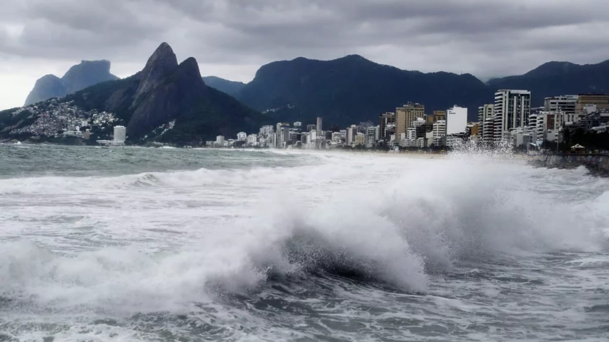 Frente fria provoca instabilidade e alerta de ressaca no Rio de Janeiro