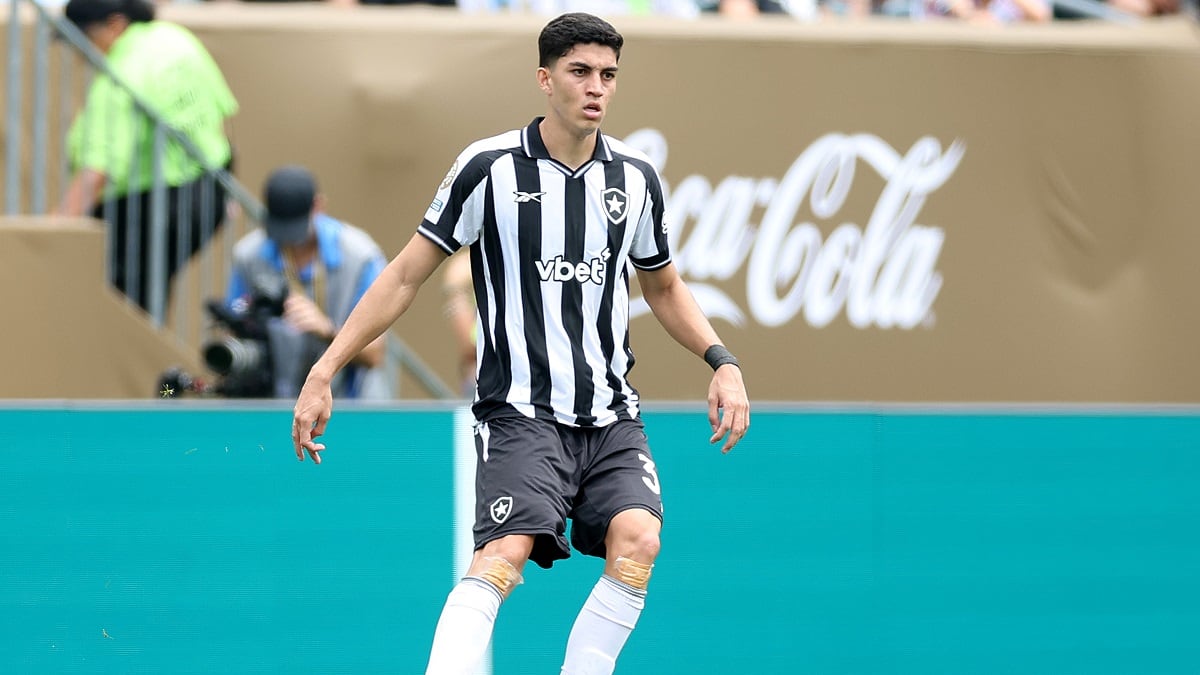 Vasco tenta contratação de ex-zagueiro do Botafogo