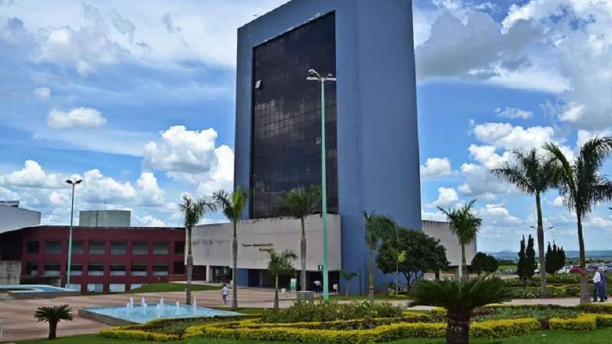 Data-base dos servidores de Goiânia é sancionada; Mabel veta auxílio-locomoção para temporários