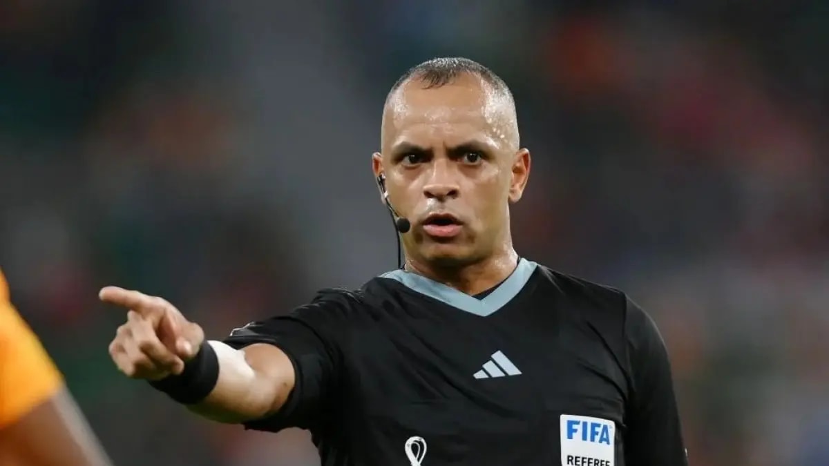 Goiano Wilton Pereira Sampaio entra na disputa para apitar a final da Copa do Mundo e pode fazer história