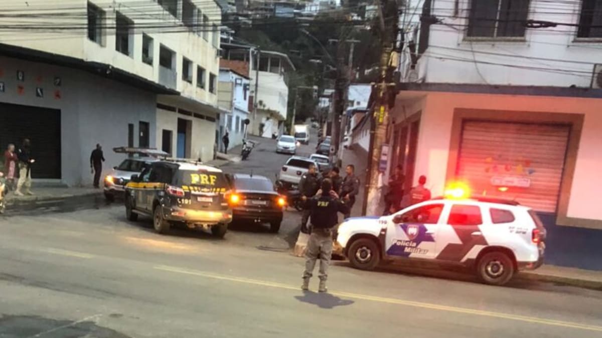 Motorista foge de fiscalização da PRF, mas acaba detido com carro roubado em Cachoeiro
