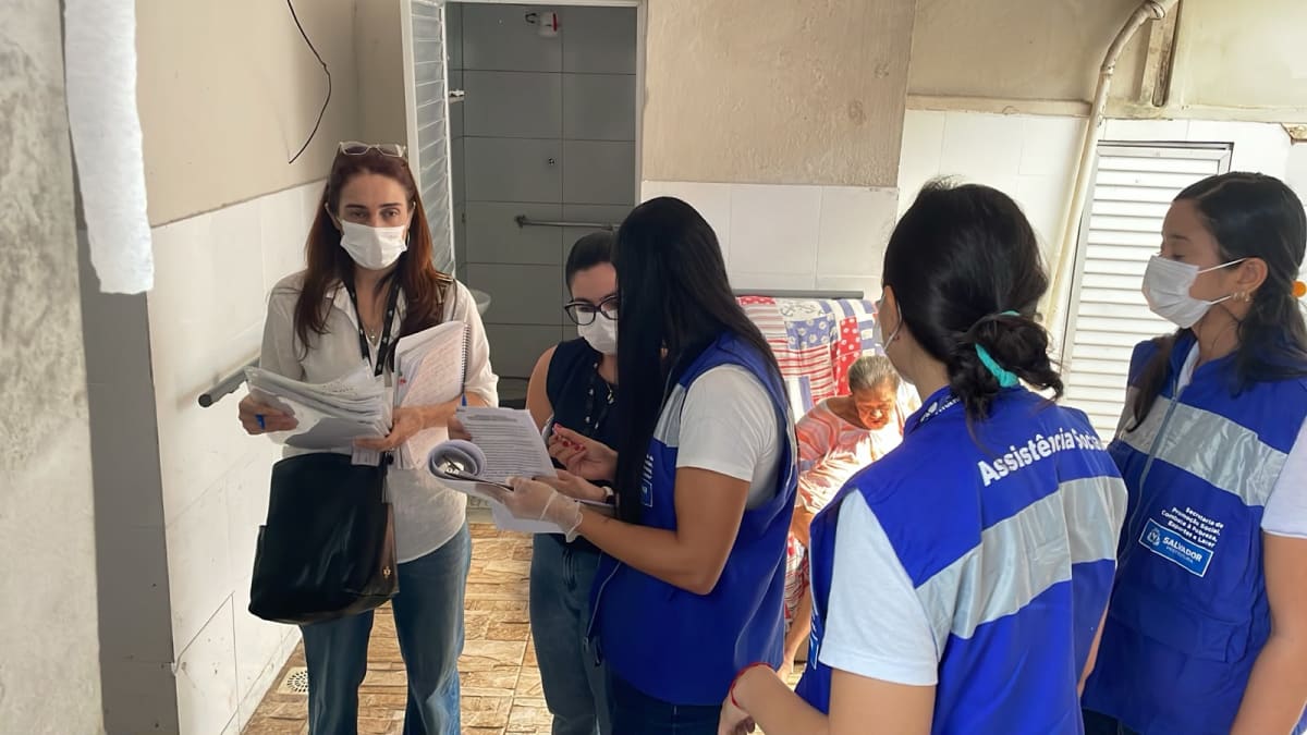 Após resgate e fechamento de abrigo na Cidade Baixa, idosas são acolhidas em novo lar