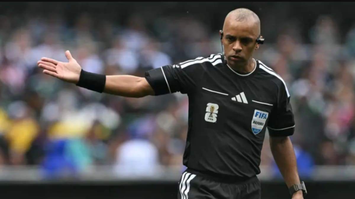 Wilton Pereira Sampaio fica perto de apitar final da Copa do Mundo