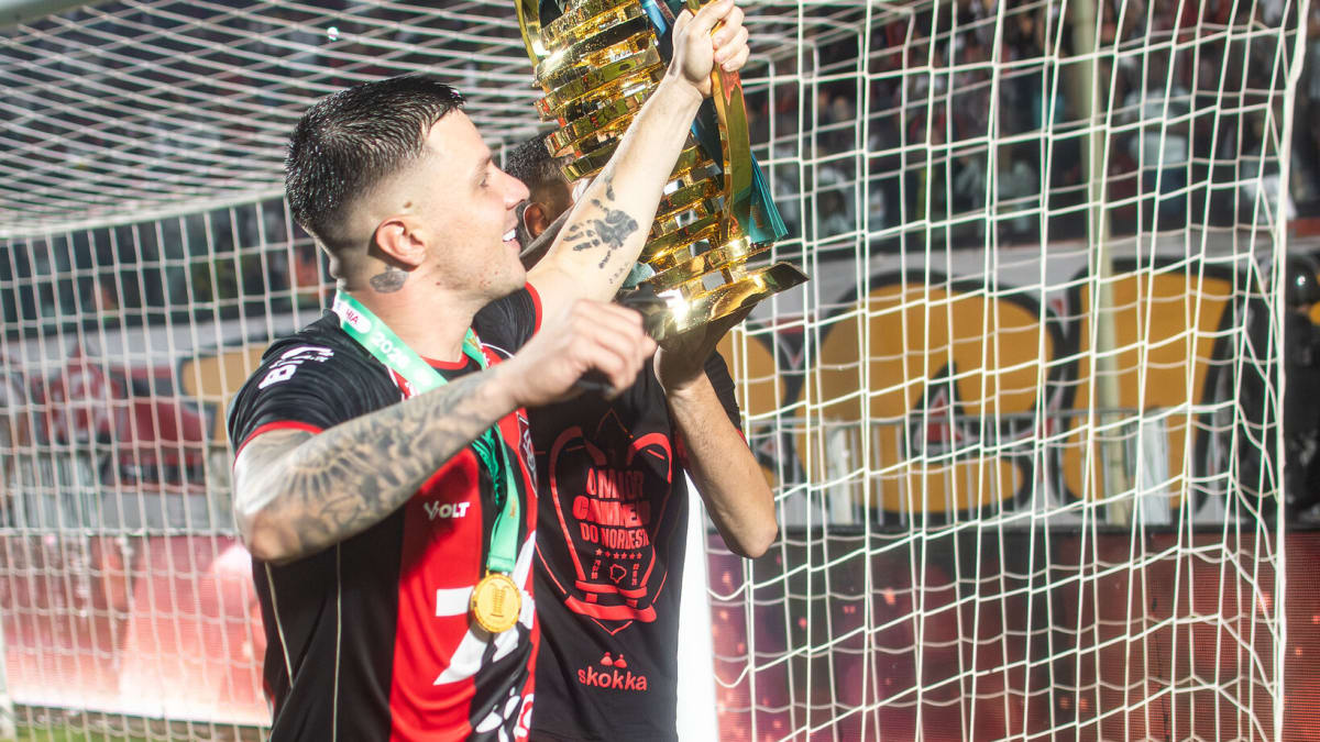 Decisivo, competitivo e matador: Kayzer celebra trajetória no Vitória