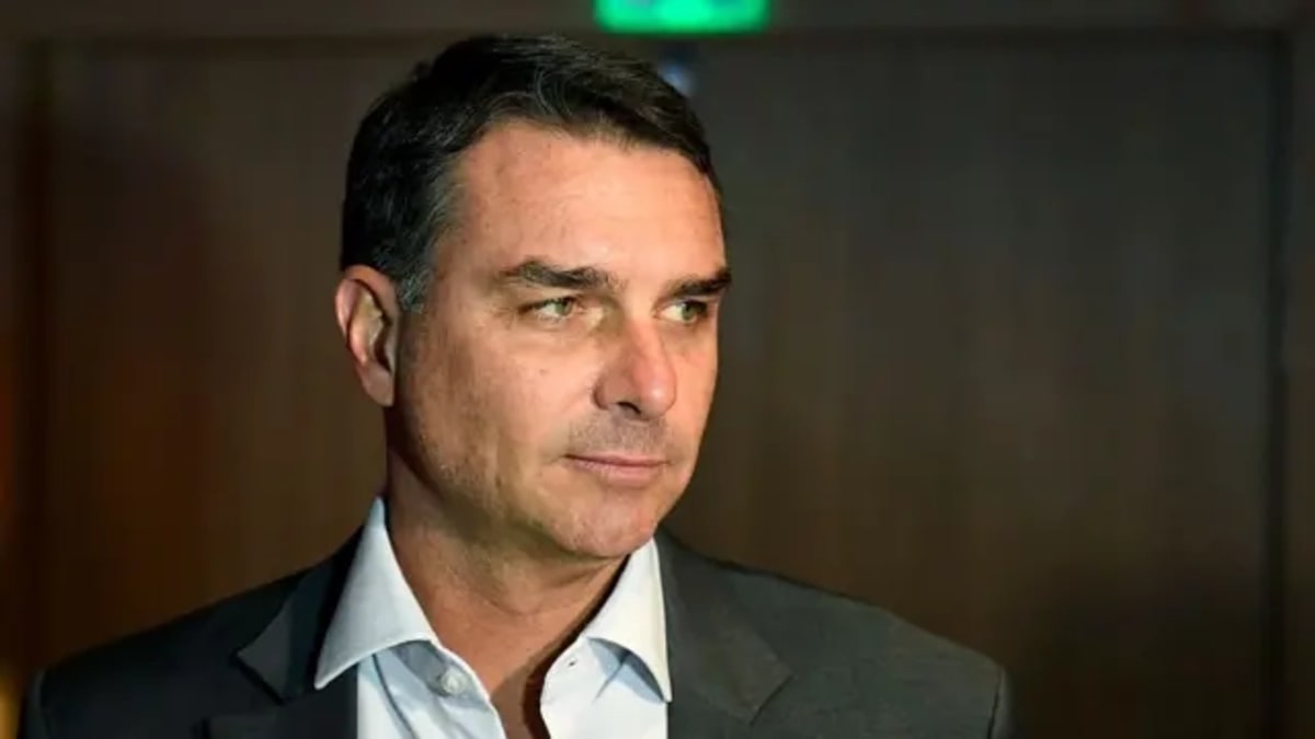Flávio Bolsonaro sofre queda em nova pesquisa Quaest; Lula abre vantagem de 8 pontos