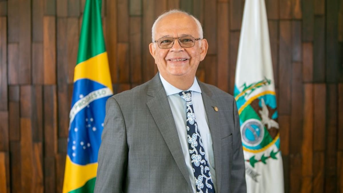 Flávio Bolsonaro escolhe Samuel Malafaia para suplência de Portinho