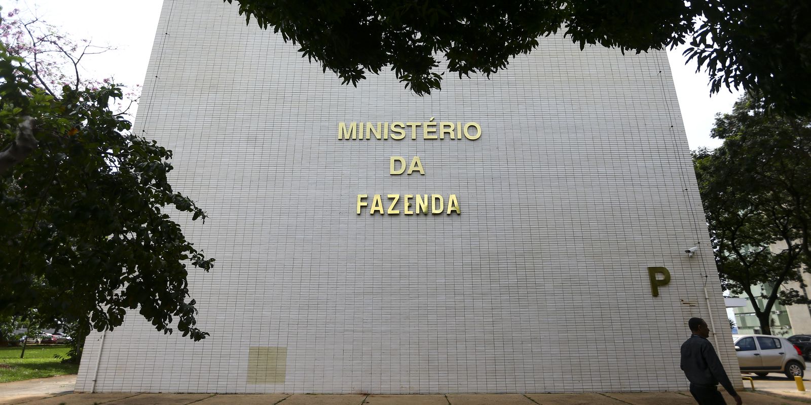 Projeção oficial de inflação sobe para 5, 1%, com estouro da meta
