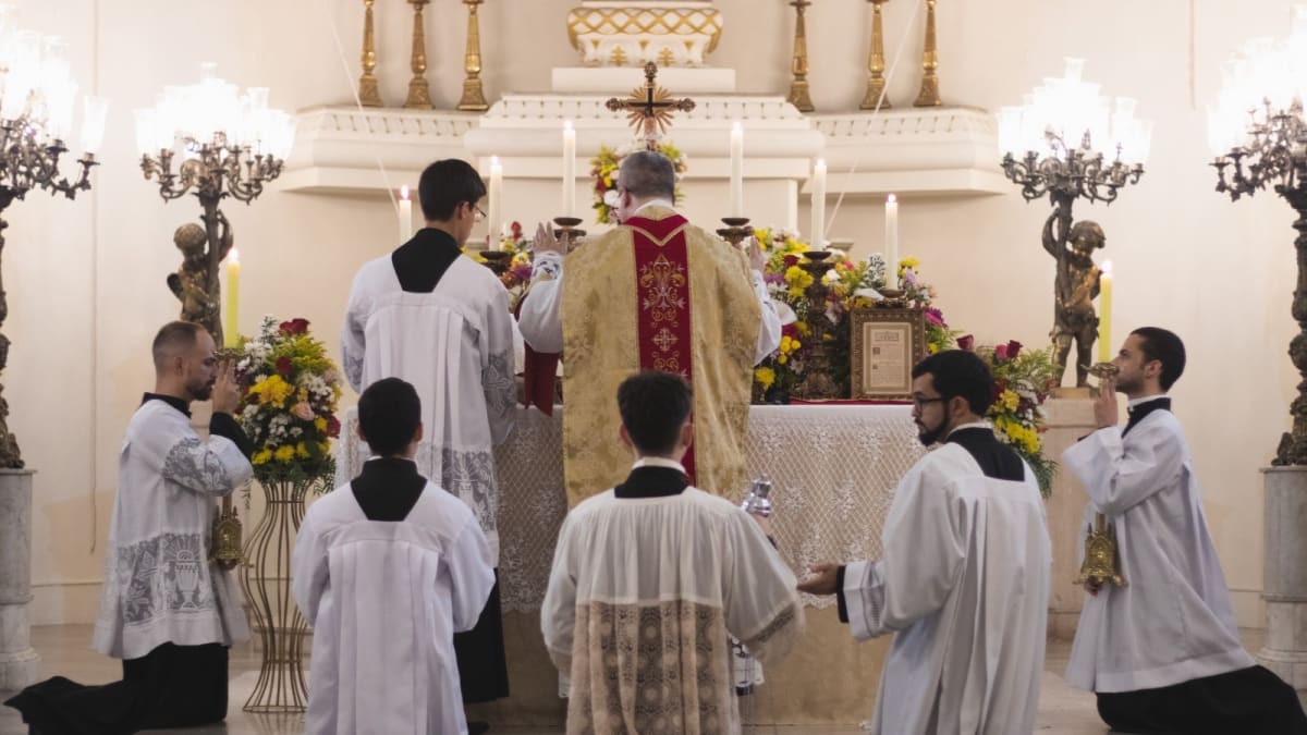 Após excomunhões, veja onde assistir à Missa Tridentina em plena comunhão com a Igreja Católica no Grande Rio