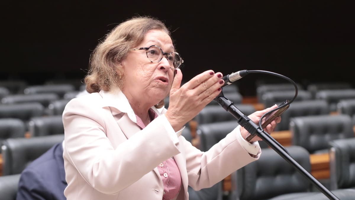 Lídice revela motivo de desistência da suplência de Wagner