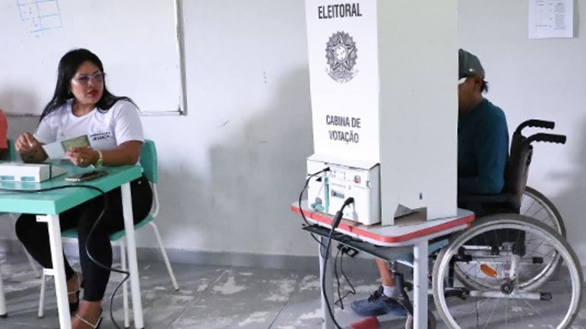 Eleitores com deficiência terão transporte gratuito; saiba como pedir