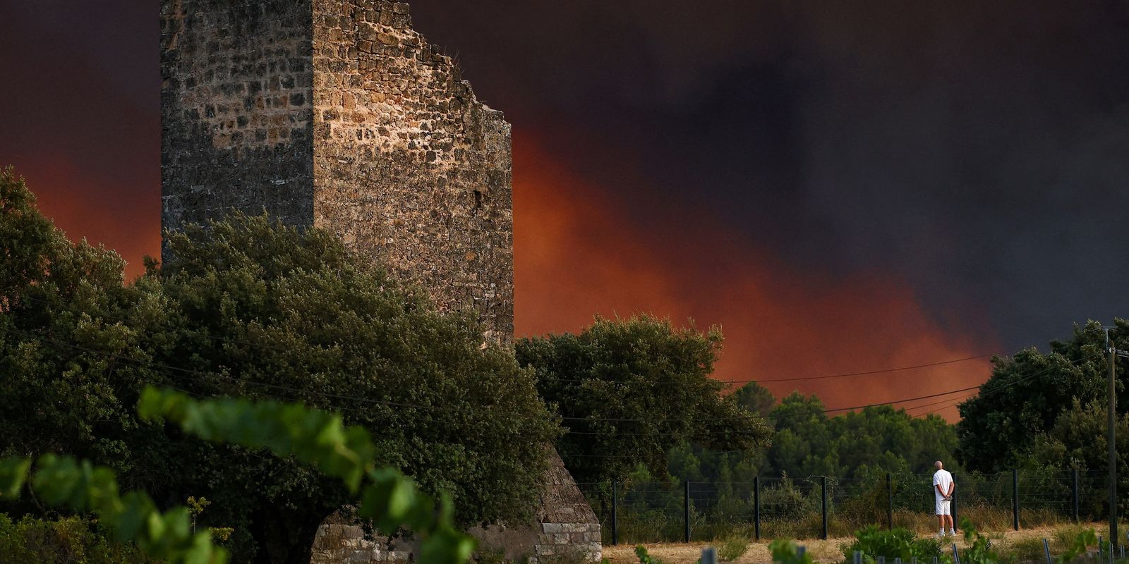 Incêndios avançam perto de Bordeaux e afetam milhares na França e Espanha