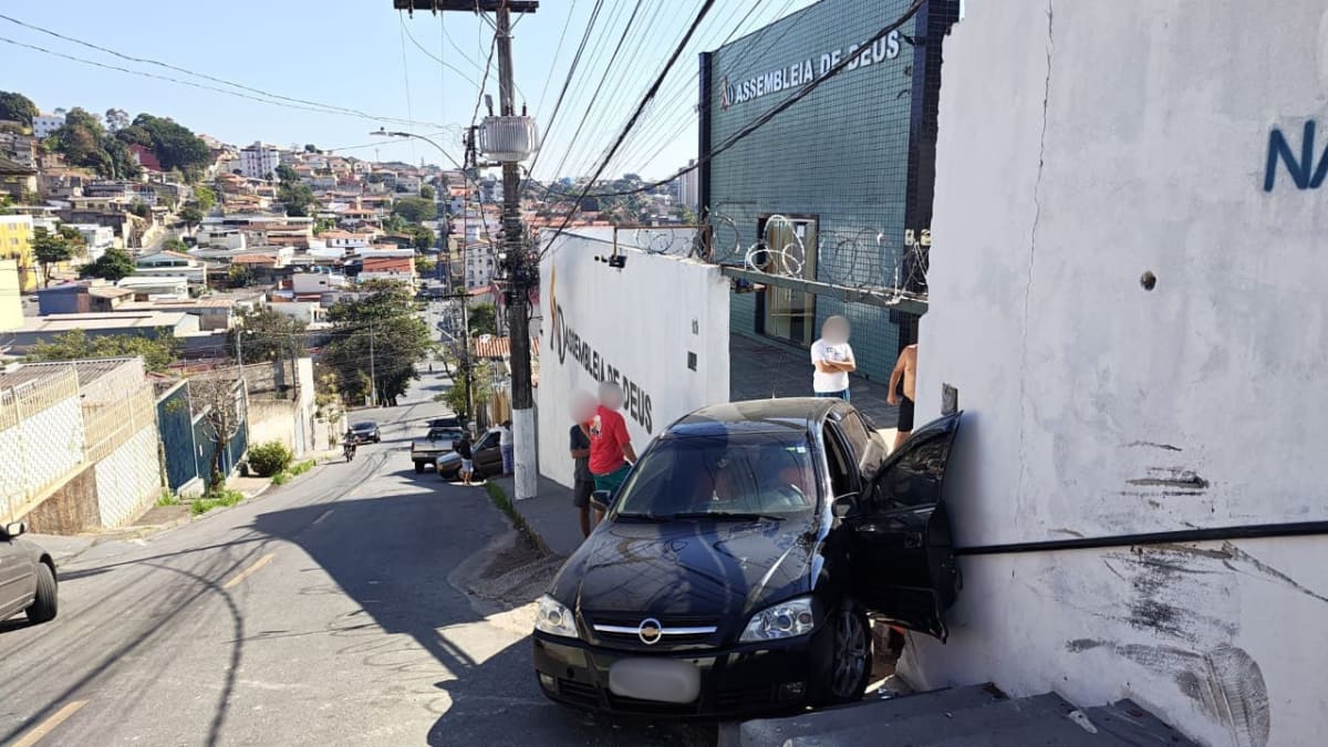 Motorista fica ferido ao ser arrastado pelo próprio carro em subida no bairro Aparecida, Belo Horizonte