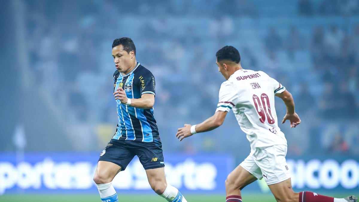 Fluminense vence com gol de Hulk, mas Grêmio busca empate com Diego Caíto