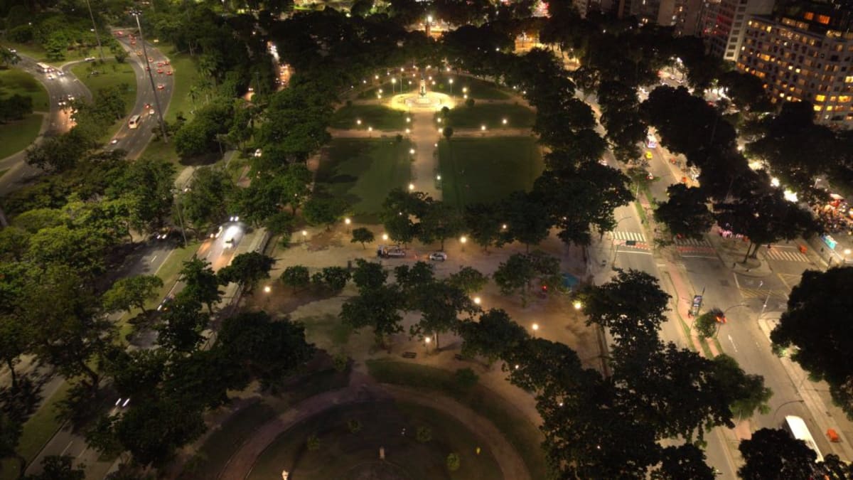 Parque Poeta Manuel Bandeira recebe nova iluminação pública em LED