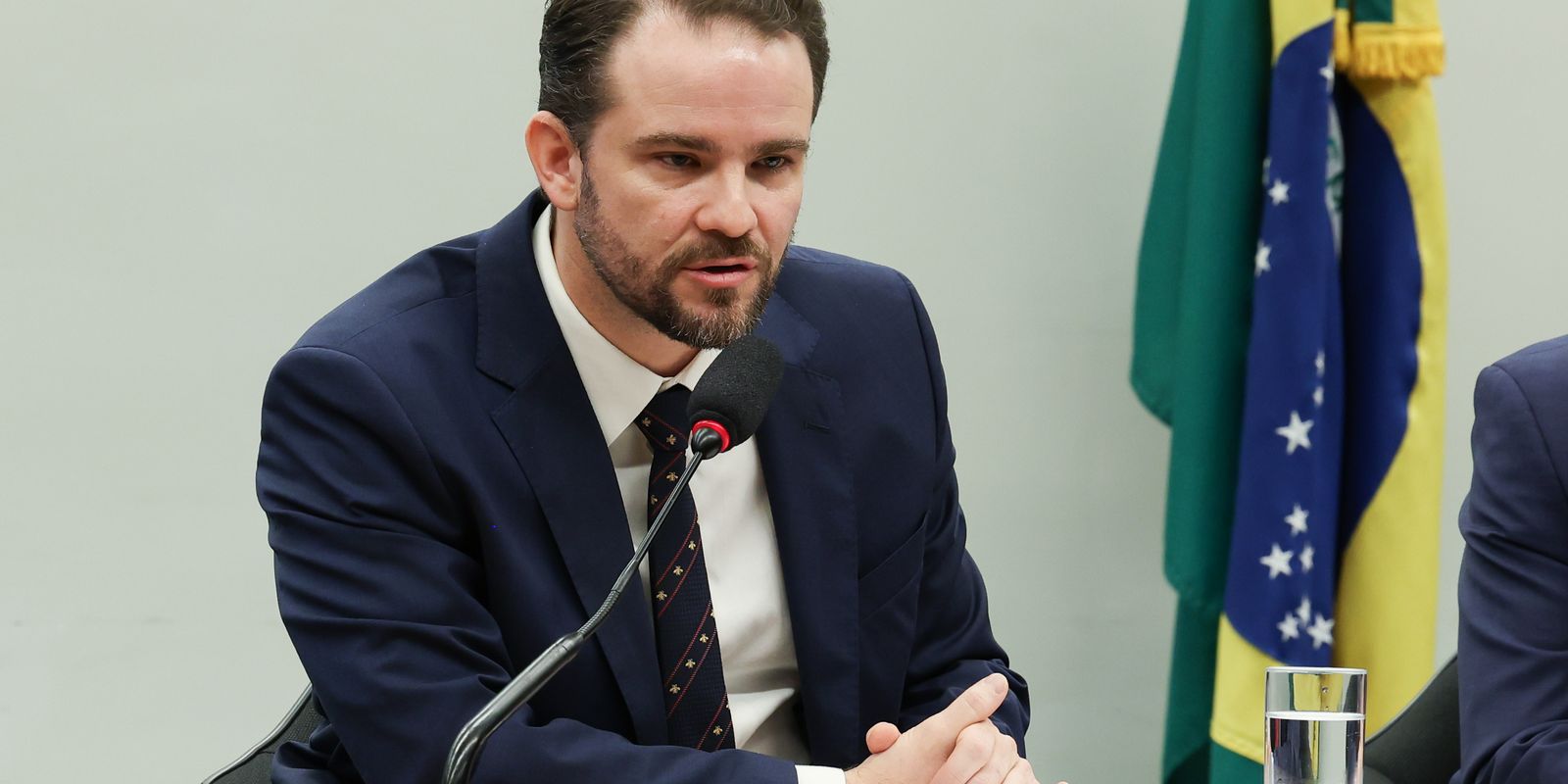 Ministro da Fazenda destaca controle da dívida pública brasileira