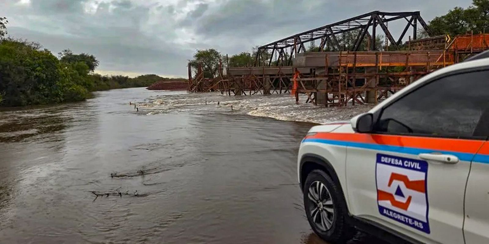 Rio Grande do Sul enfrenta alerta máximo para tempestades nesta segunda