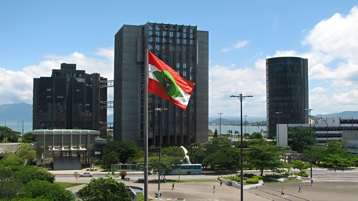 TJSC determina indenização por complicação em implante dentário em Joinville