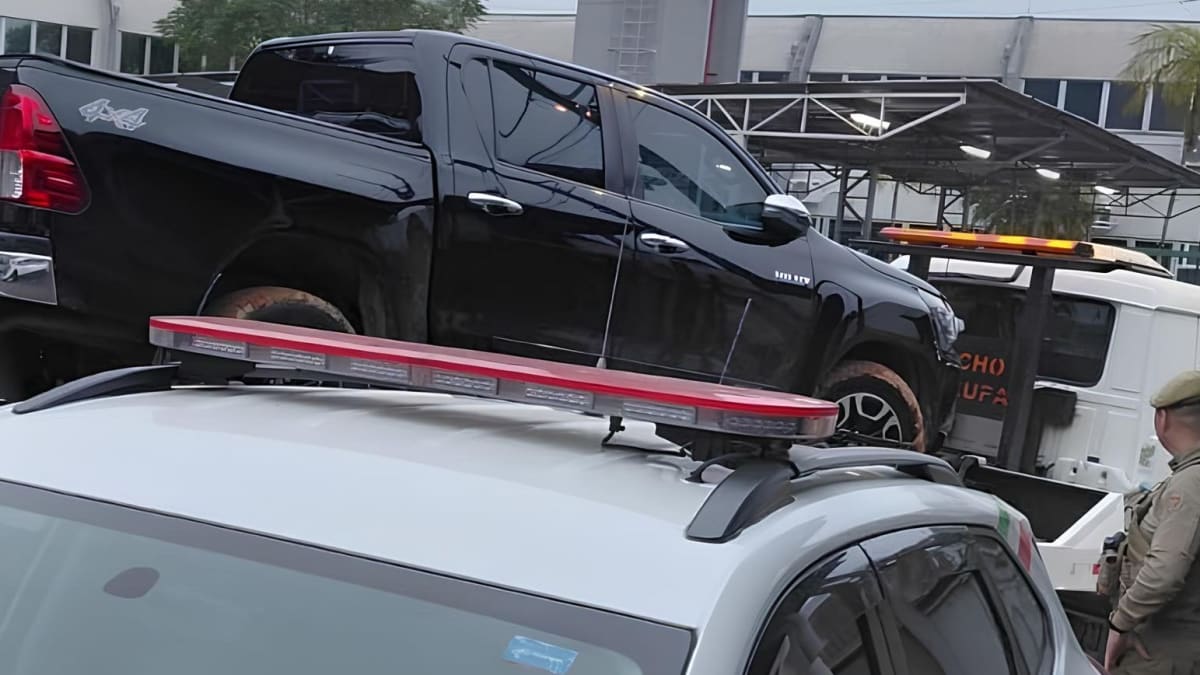 PM prende quatro suspeitos e recupera Hilux furtada em Corupá