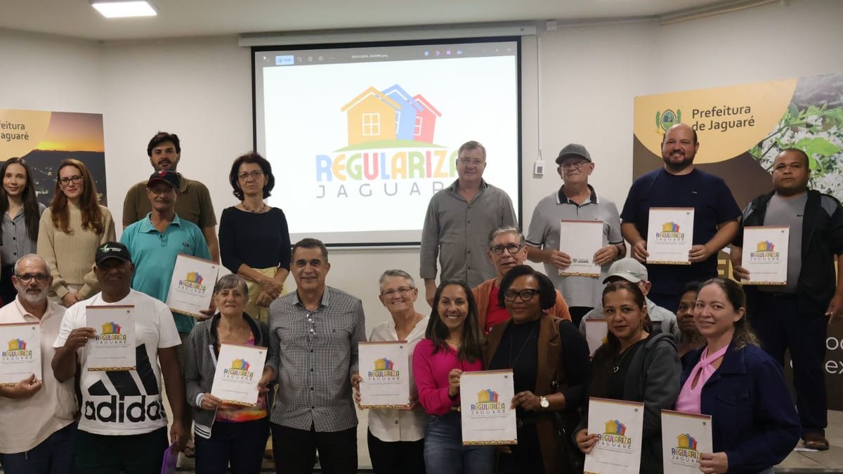 Prefeitura de Jaguaré entrega novas escrituras de imóveis em programa de regularização fundiária