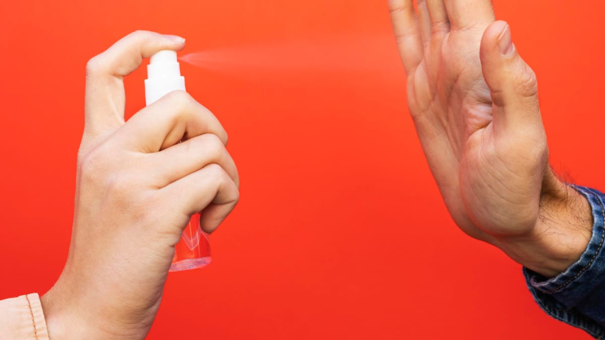 Guarda Municipal de Vitória orienta uso responsável do spray de pimenta para mulheres