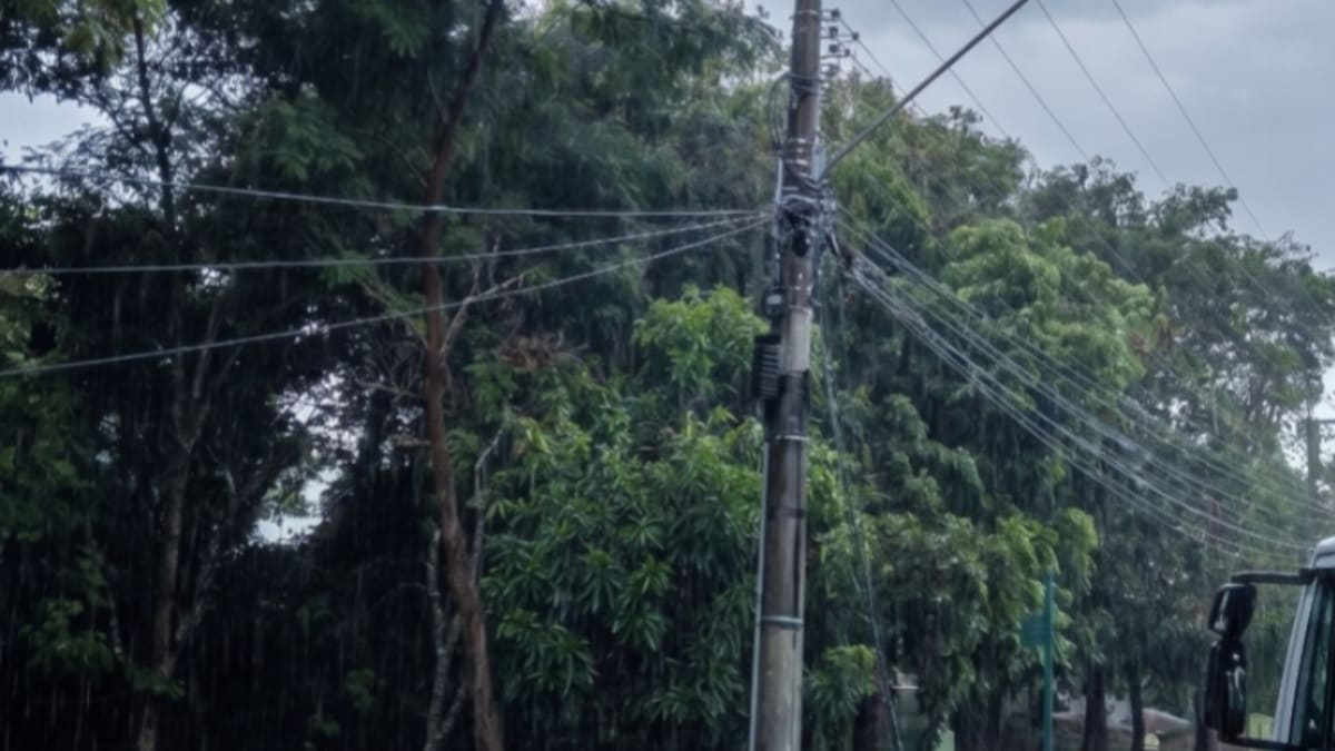 Chuvas causam queda de energia para mais de 66 mil consumidores no Rio Grande do Sul