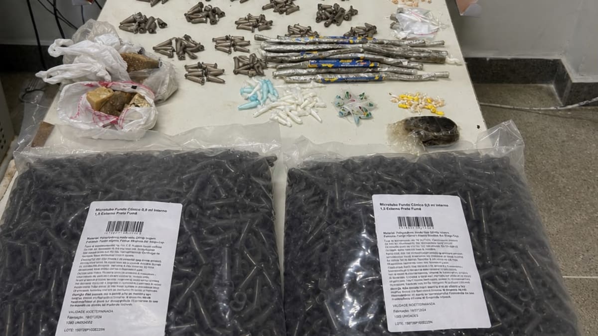 Polícia Militar apreende drogas em operação no bairro Cabral, em Vitória
