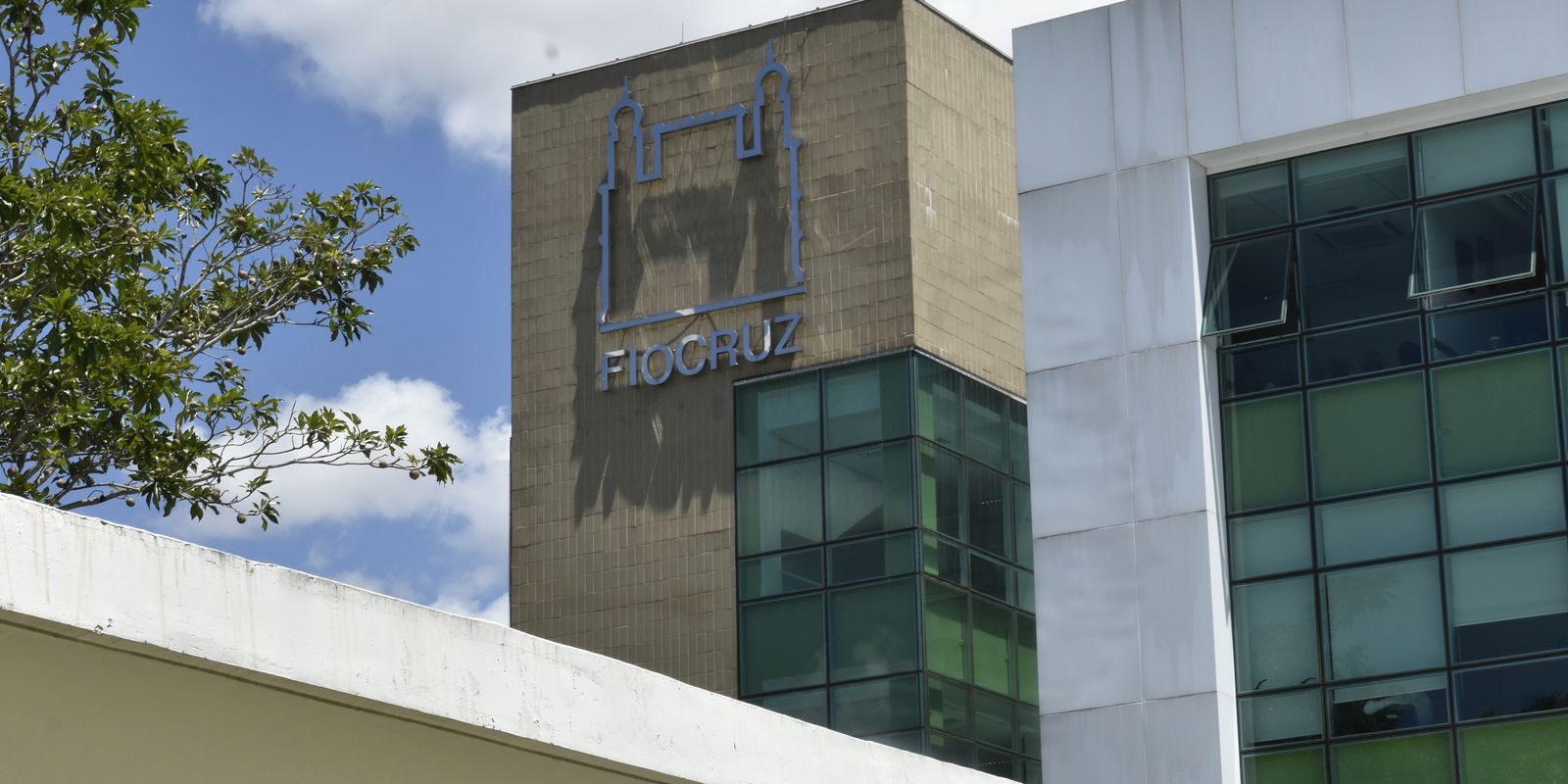 Fiocruz e MSD firmam acordo para produzir novo remédio contra HIV
