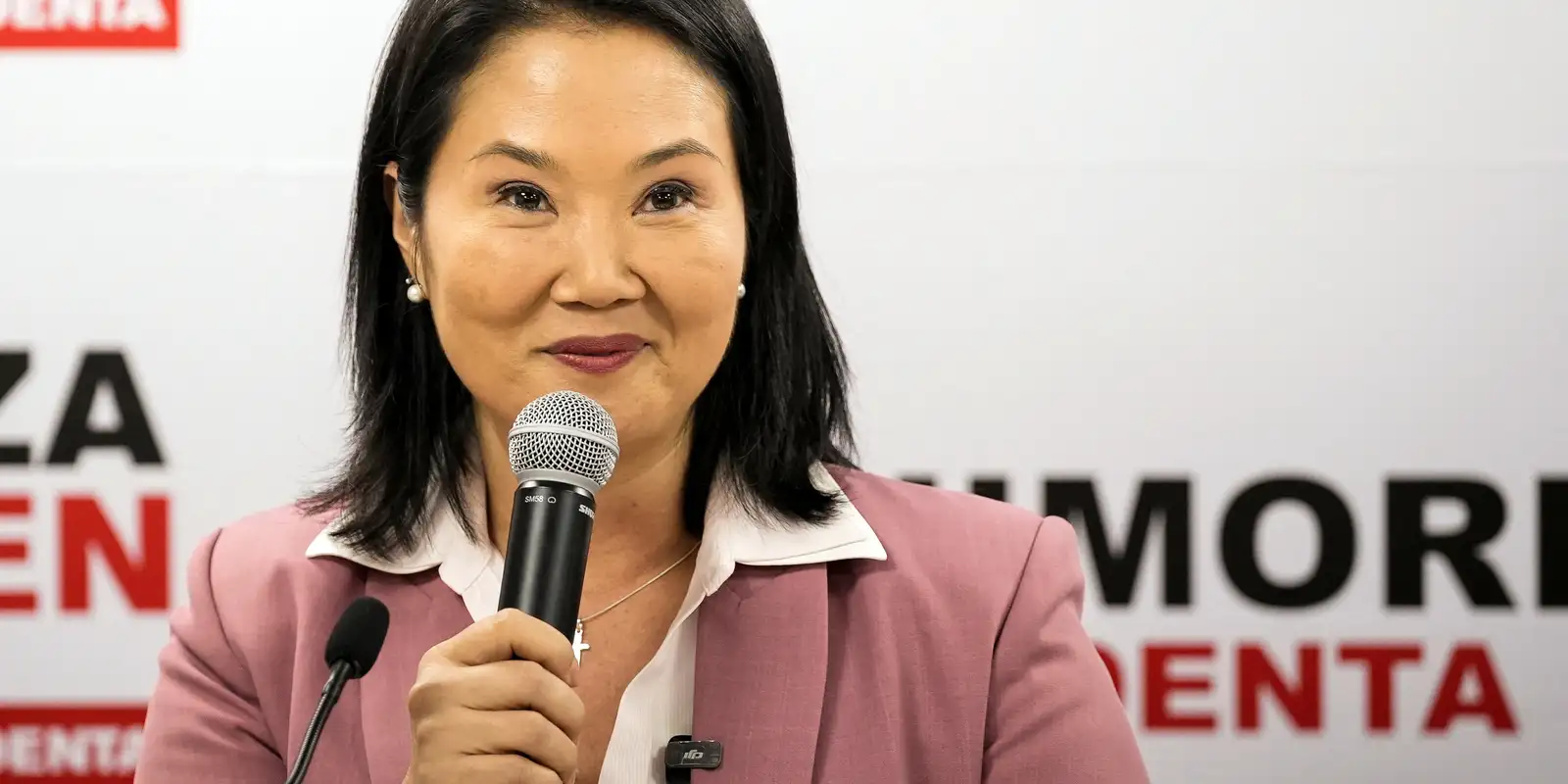 Keiko Fujimori assume Presidência do Peru em cerimônia internacional