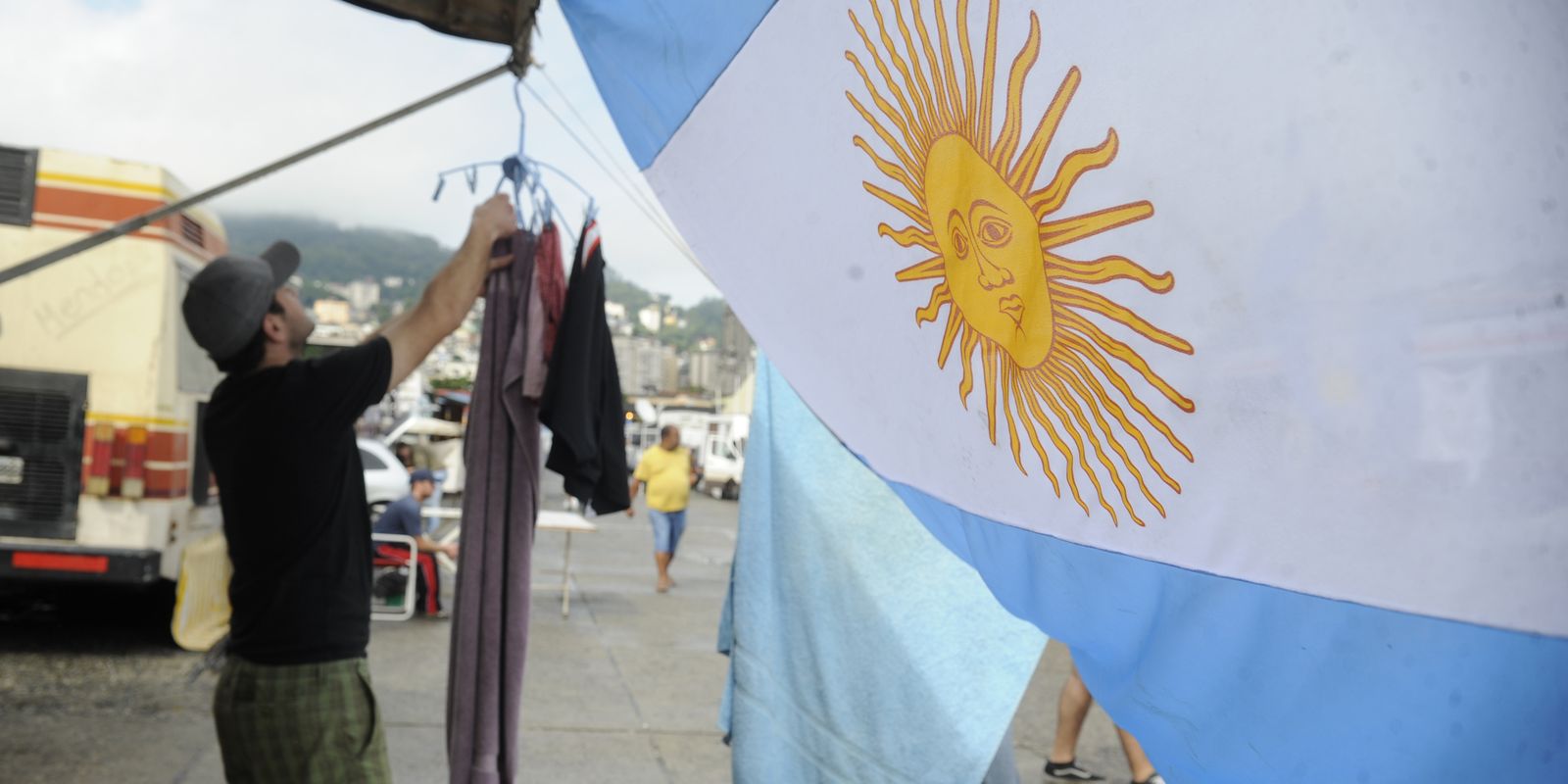 Quase metade dos jovens argentinos vivem em vulnerabilidade social