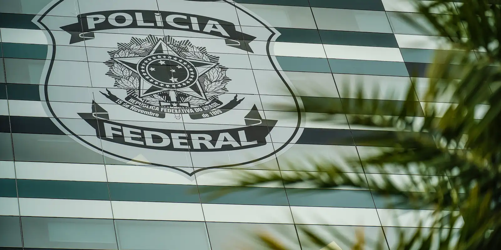 Flávio Bolsonaro não comparece a depoimento na Polícia Federal
