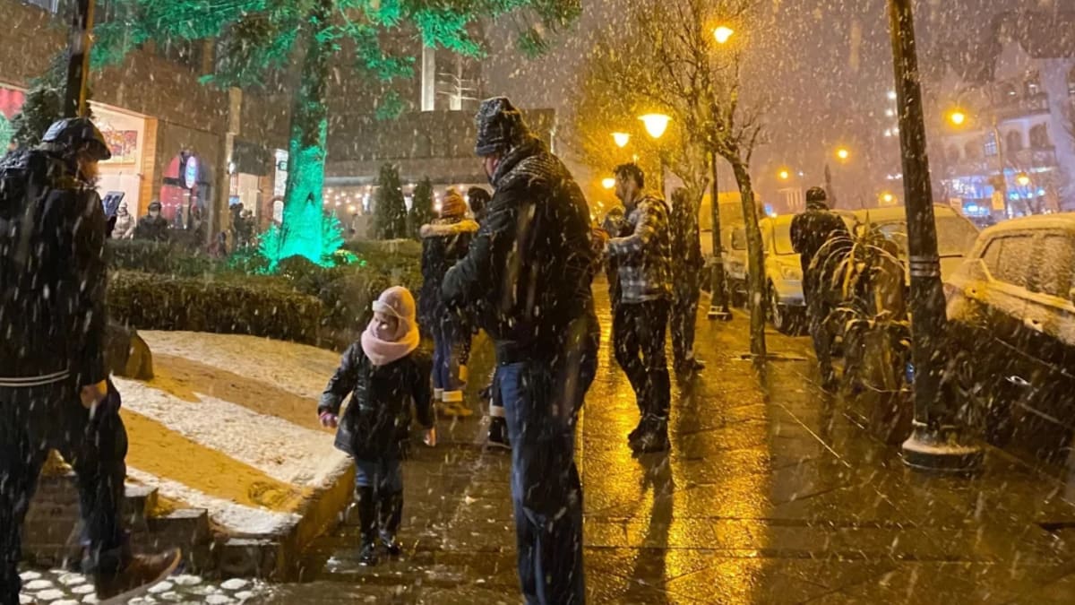 Neve cobre cidades da Serra Gaúcha em episódio raro no inverno de 2021