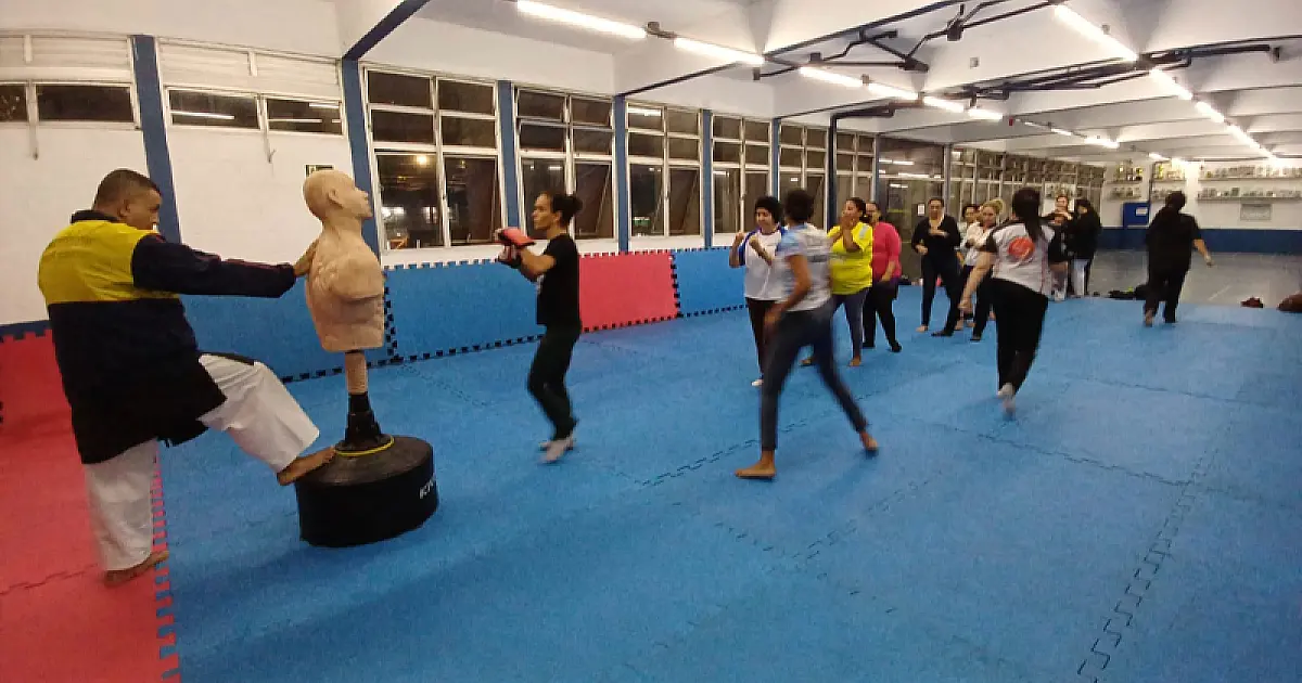 Projeto BASTA+ oferece aulas de Krav Maga para fortalecer defesa pessoal de mulheres em São Paulo