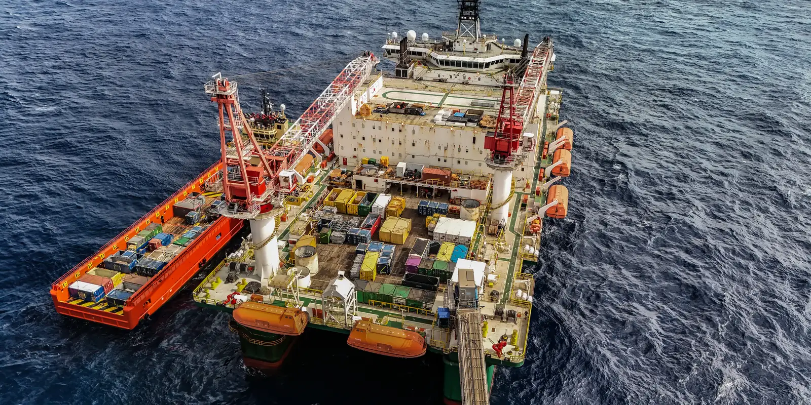 Petróleo e minério impulsionam exportações brasileiras em junho